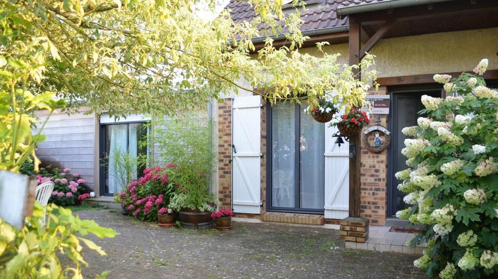 ル・クードレイ Couette Et Cafe Creme Bed & Breakfast エクステリア 写真